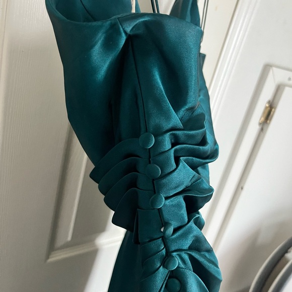 Worn once. Dry cleaned. Galina Signature Style #GS290017 - Picture 6 of 9